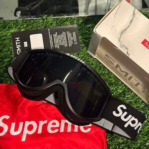 Supreme x SMITH Goggles